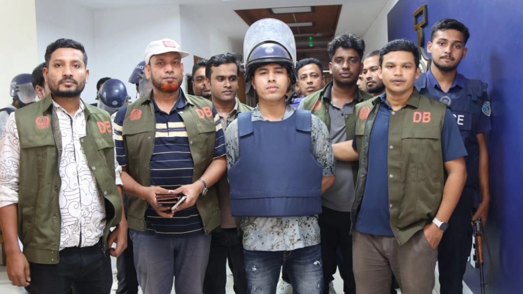 ডেভিড ইমনকে সিএমপির মামলায় গ্রেপ্তার, ১০ আগস্ট হাজিরার নির্দেশ