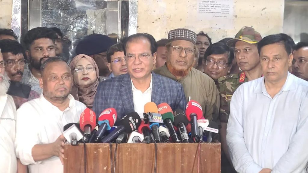 রংপুর মেডিকেল কলেজ হাসপাতালে দালাল-সিন্ডিকেট ভাঙার উদ্যোগ ত্রাণমন্ত্রীর