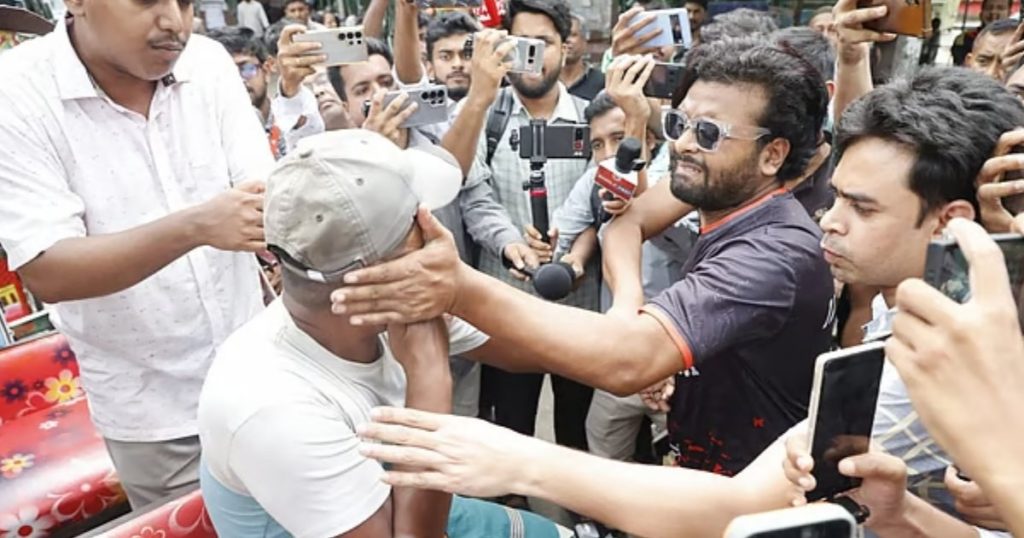 ধানমন্ডি-৩২ এ ‘জয় বাংলা’ স্লোগান-শিঙাড়া বিলির অভিযোগে মারধর, আটক ১
