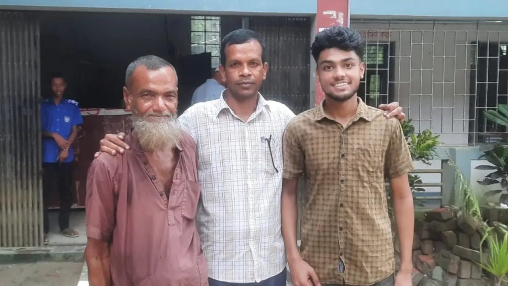 বাবার চায়ের দোকানে সহযোগিতা করেও ছেলে পেয়েছে জিপিএ-৫