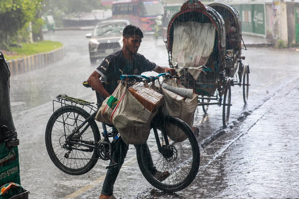 বৃষ্টির মধ্যেও ছুটে চলা