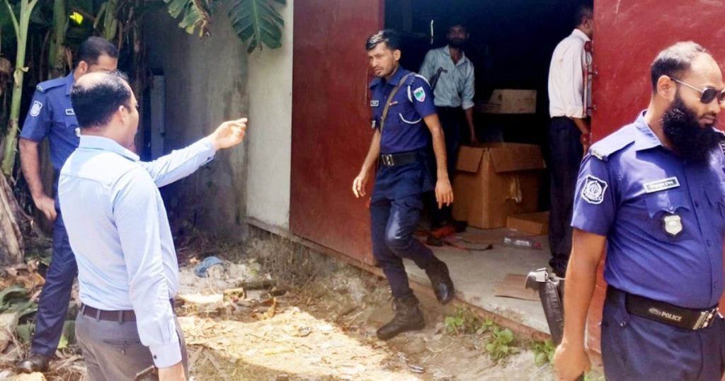 কুষ্টিয়ার নকল সিগারেট কারখানায় অভিযানে জব্দের পরিমাণ নিয়ে গরমিল