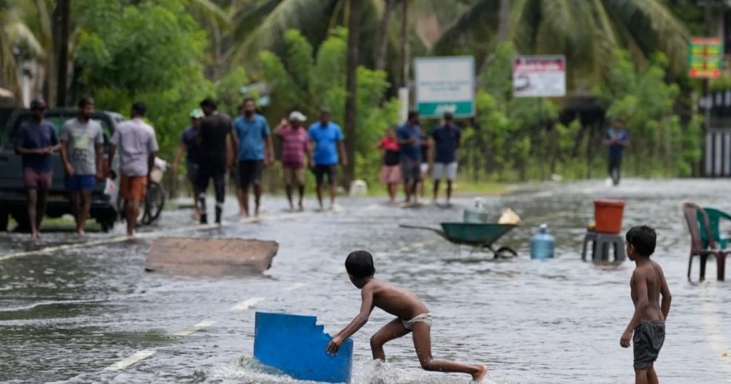 শ্রীলঙ্কায় বন্যা ও ভূমিধসে নিহত ৭, শিক্ষাপ্রতিষ্ঠান বন্ধ ঘোষণা