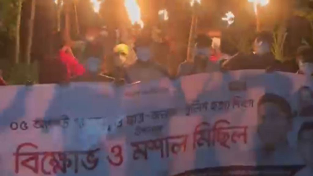 বরিশালে যুবলীগ ও ছাত্রলীগের মশাল মিছিলের অভিযোগ, পুলিশ বলছে ভিডিওটি পুরোনো