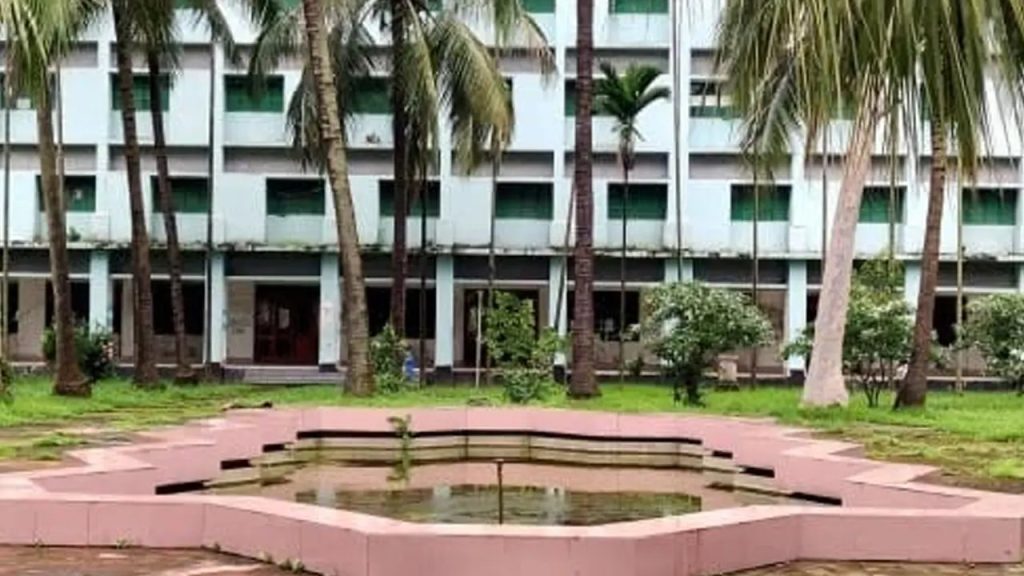 ঢাবির সূর্যসেন হলে সমকামী থাকার অভিযোগে দুই শিক্ষার্থী আটক