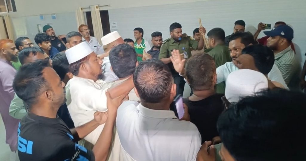মেহেরপুর হাসপাতালে বিএনপি ও জামায়াতের মধ্যে হাতাহাতি