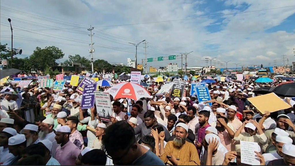 সাভারের তিন ইউপি কেরানীগঞ্জে সংযুক্তির বিরুদ্ধে বিক্ষোভ, ঢাকা-আরিচা মহাসড়কে যানজট