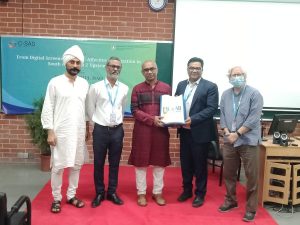 রাজনৈতিক পরিবর্তন সহজ করেছে সামাজিক মাধ্যম, তবে তা টেকসই হচ্ছে না: ফাহমিদুল হক