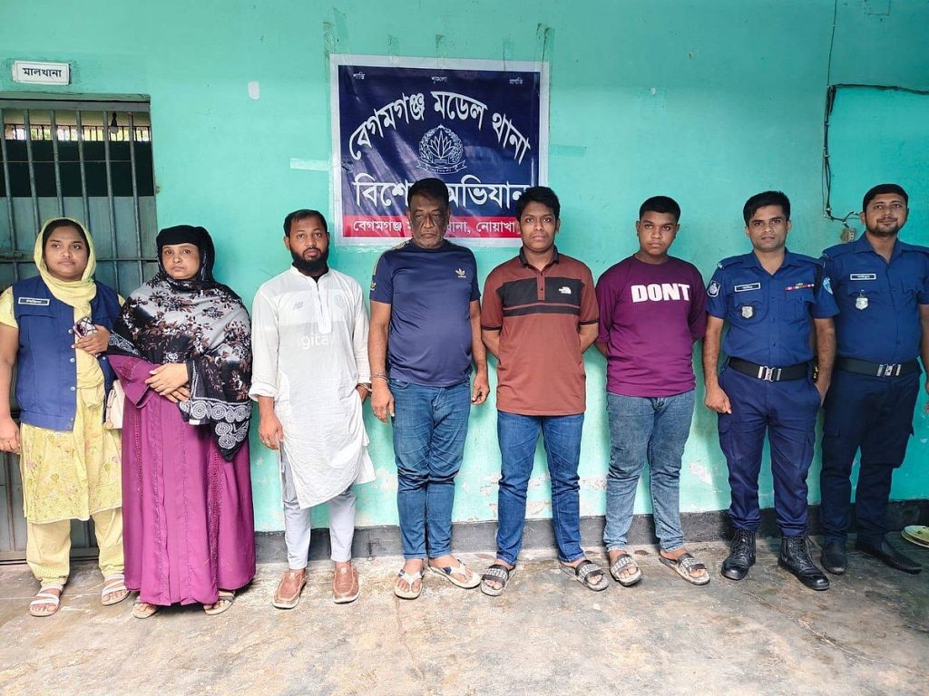 নোয়াখালীতে পর্ন ভিডিও তৈরির অভিযোগে স্বামী-স্ত্রীসহ গ্রেপ্তার ৫, উদ্ধার ৪ তরুণী