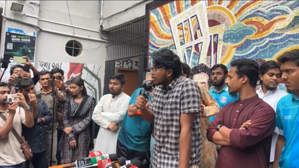 শিক্ষামন্ত্রীকে ডাকসু নেতা জুবায়েরের প্রতিবাদ: ‘জনগণকে আশরাফুল ভাবা বন্ধ করুন’