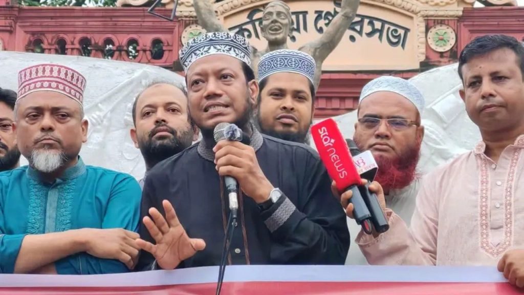 স্বৈরাচার ফিরে আসবে না, প্রধানমন্ত্রীকে সতর্ক করলেন আমির হামজা