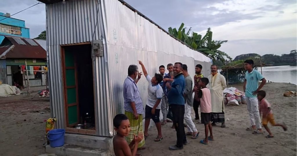 কুমিল্লার প্রবাসীর ৫ ফুট চওড়া ঘর, দূর-দূরান্ত থেকে আসছে দর্শনার্থী