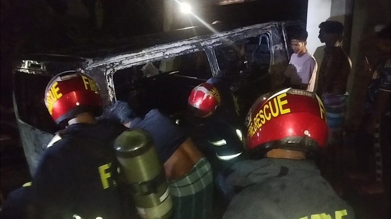 সাতক্ষীরা মেডিকেল কলেজ হাসপাতালের অ্যাম্বুলেন্সে অগ্নিকাণ্ডের ঘটনা