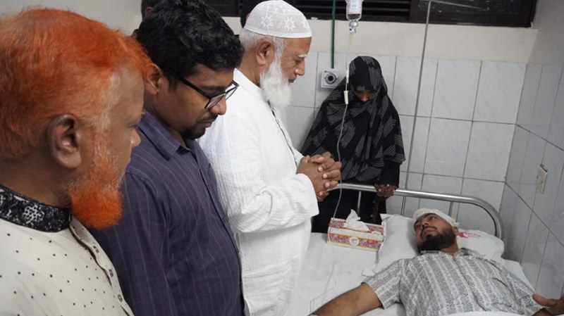 আহত শিবির নেতাদের দেখতে হাসপাতালে জামায়াতের আমির ডা. শফিকুর রহমান