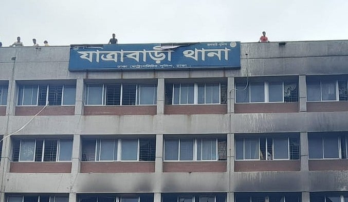 যাত্রাবাড়ী থানা থেকে হত্যা মামলার নারী আসামির পলায়ন, ৪ পুলিশ প্রত্যাহার