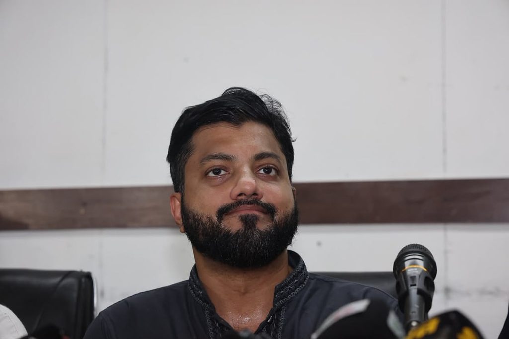 রাতে ‘গুজব’, সকালে ‘পদত্যাগের সিদ্ধান্ত’, দুপুরে ‘স্বেচ্ছায় অব্যাহতি’: ইশরাকের যত বক্তব্য
