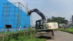 পূর্বাচল ৩০০ ফুট সড়কে অবৈধ বিলবোর্ড উচ্ছেদ